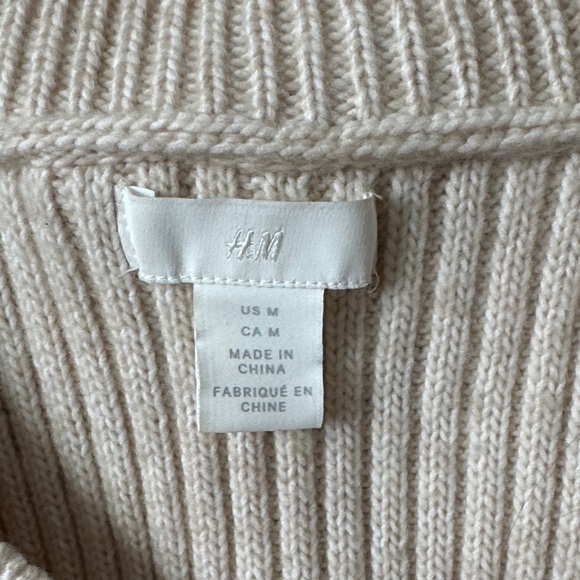 H&M Cream Ruffled V-Neck Sweater - Picture 2 of 8